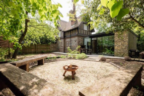 Parea Living - Spacious North London House with Big Garden